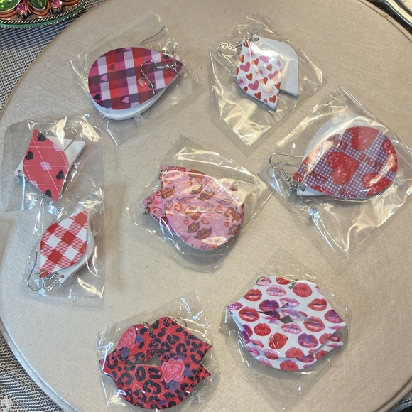 Big assortment of ladies, jewelry rings, earrings, watches, sterling silver plus - Picture 9 of 11